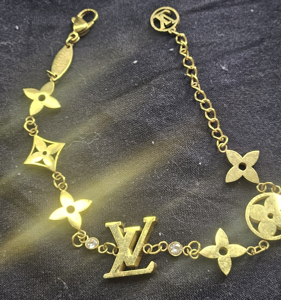 Boutine LA Gold Floral Charm Bracelet